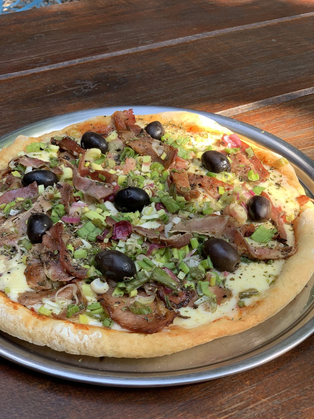 Pizza de panceta y verdeo