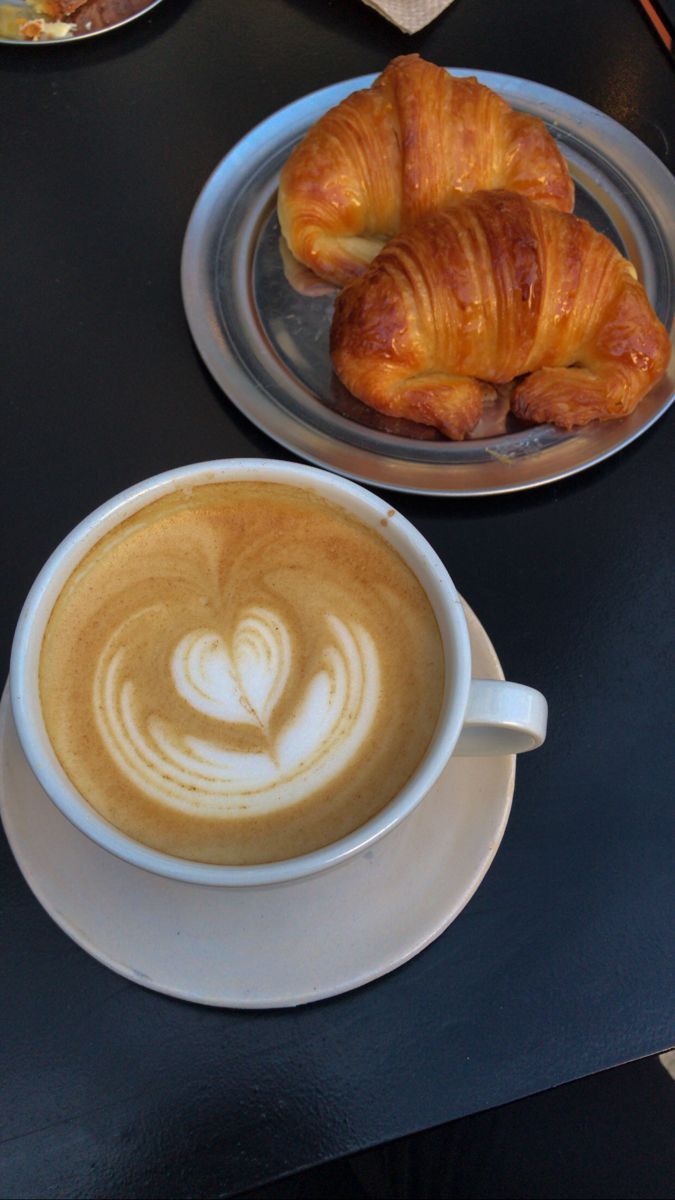 Café con medialunas